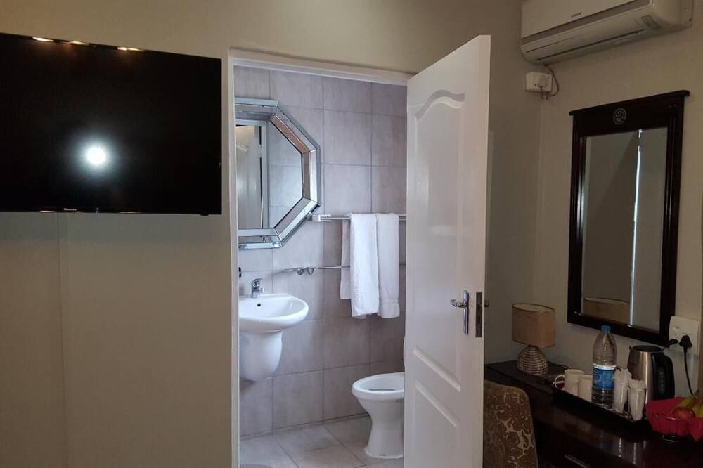 Photo of Bathroom in Rondebosch East