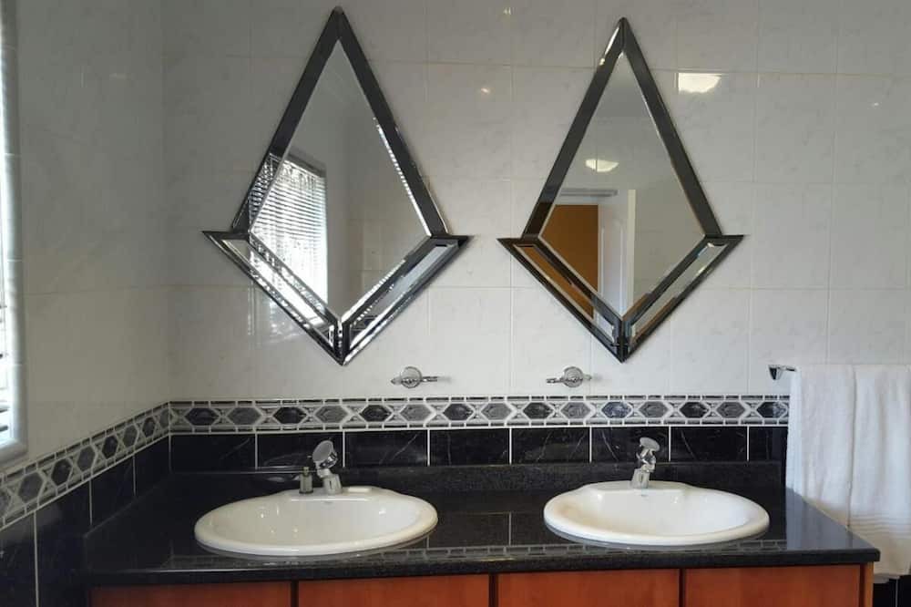 Photo of Bathroom in Rondebosch East