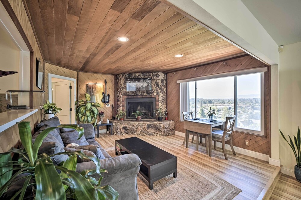Photo of Livingroom in Hayward