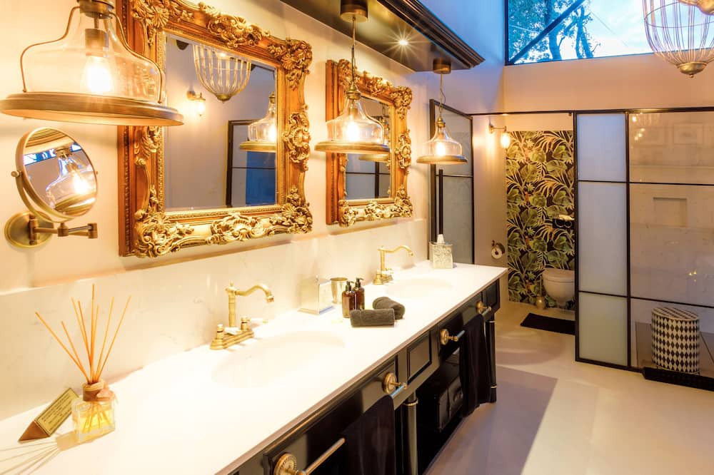 Photo of Bathroom in Thorny Bush Game Reserve
