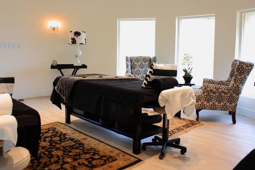 Photo of Bedroom in Thorny Bush Game Reserve