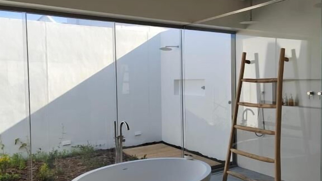 Photo of Others in Paternoster