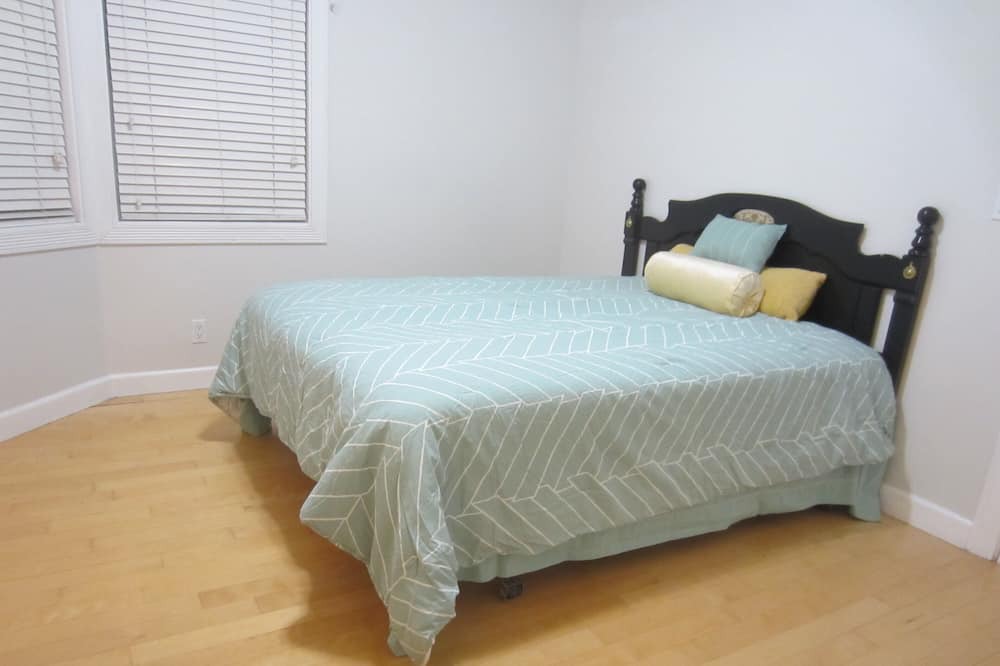 Photo of Bedroom in Claremont Hills