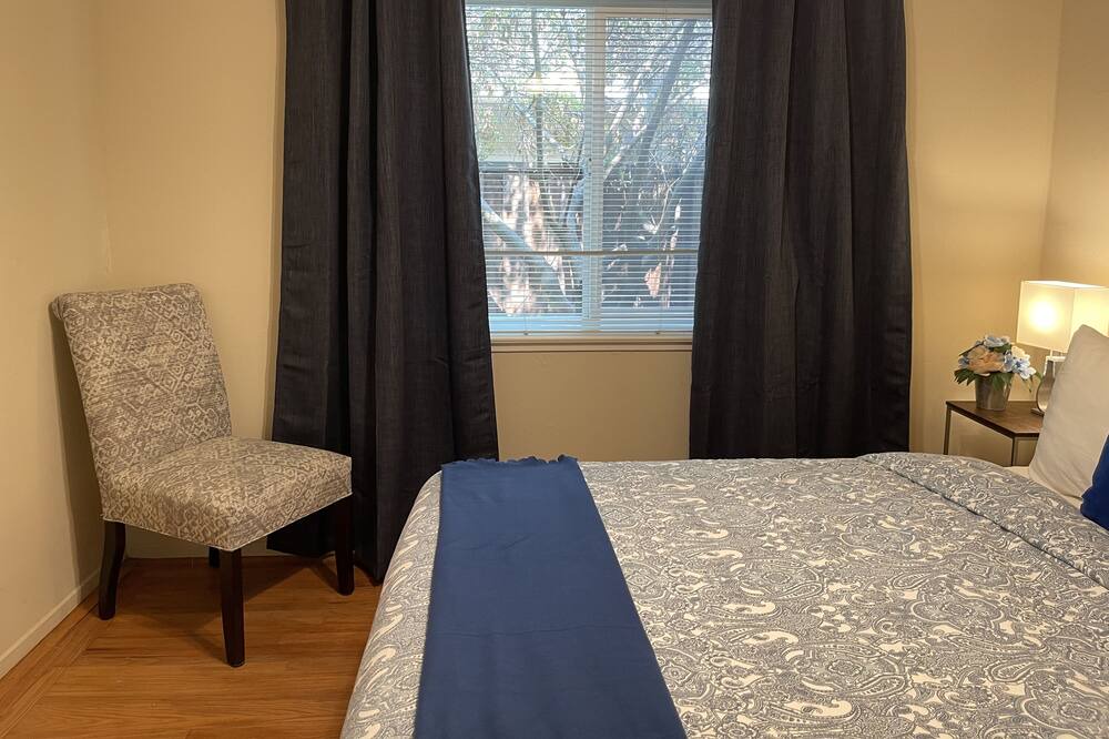 Photo of Bedroom in Crescent Park