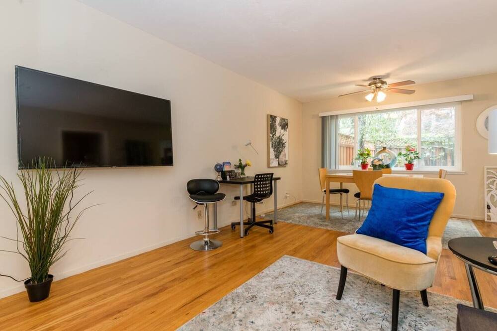 Photo of Livingroom in Crescent Park