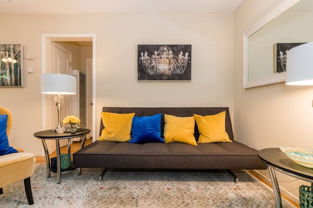 Photo of Livingroom in Crescent Park