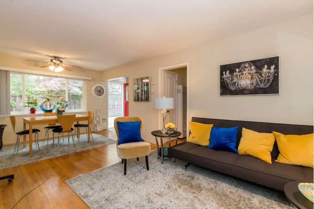 Photo of Livingroom in Crescent Park