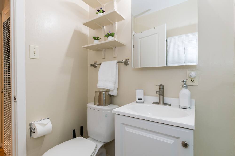 Photo of Bathroom in Crescent Park