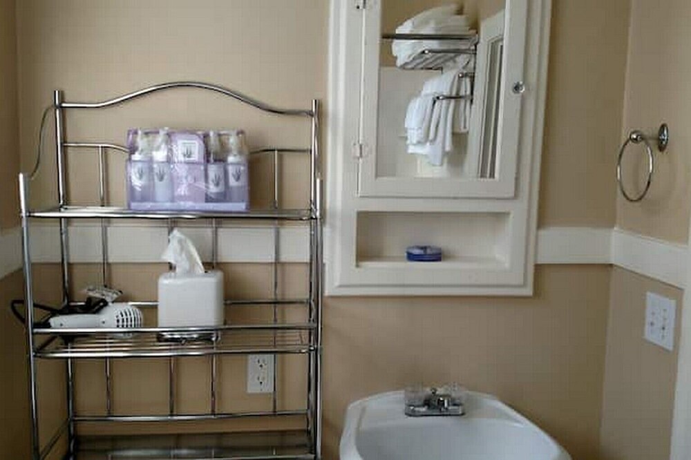 Photo of Bathroom in West Alameda