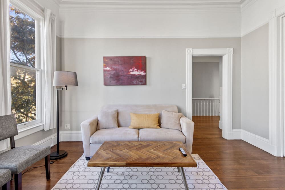 Photo of Livingroom in Lower Pacific Heights