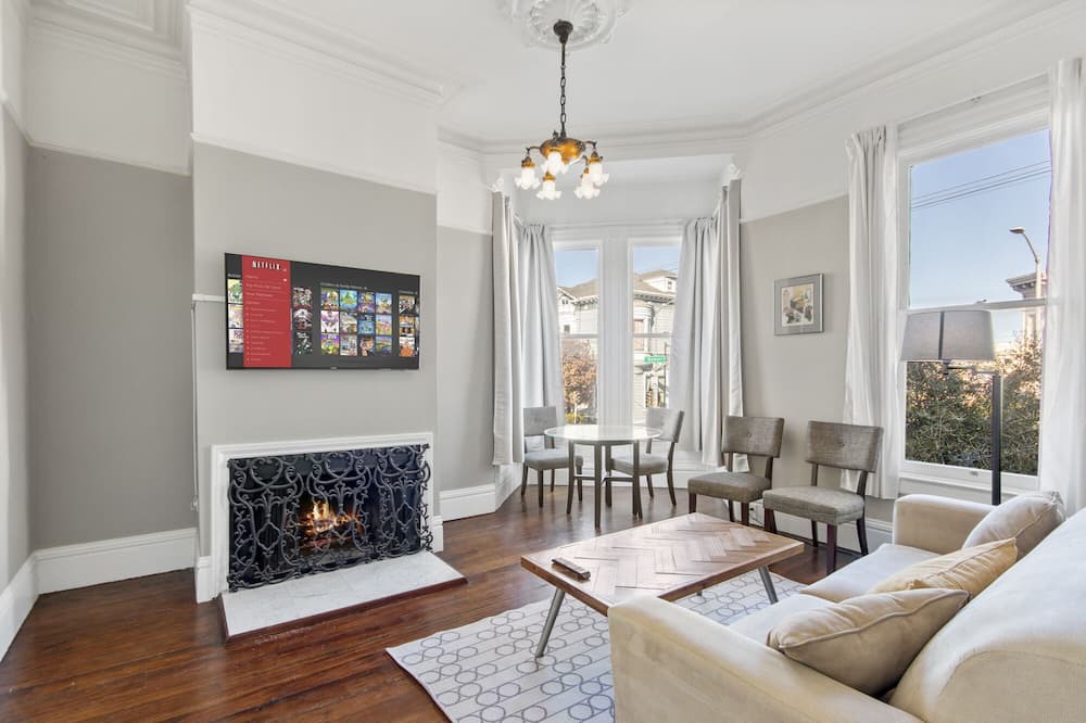 Photo of Livingroom in Lower Pacific Heights