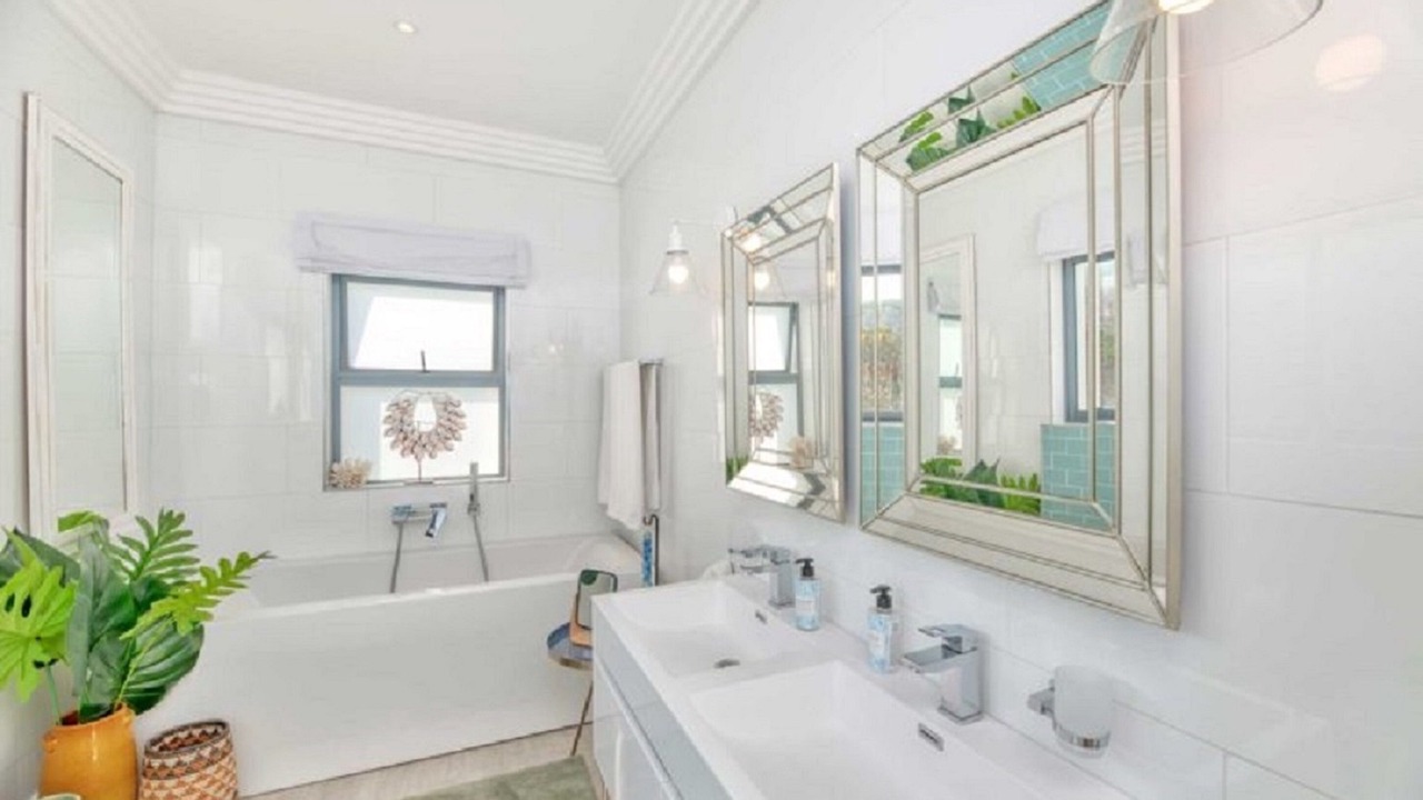 Photo of Bathroom in Struisbaai