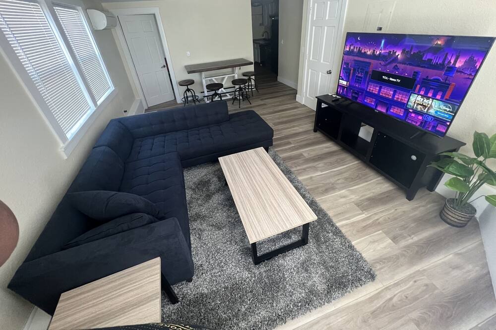Photo of Livingroom in North Oak Park