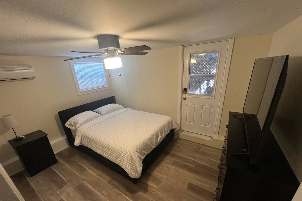 Photo of Bedroom in North Oak Park