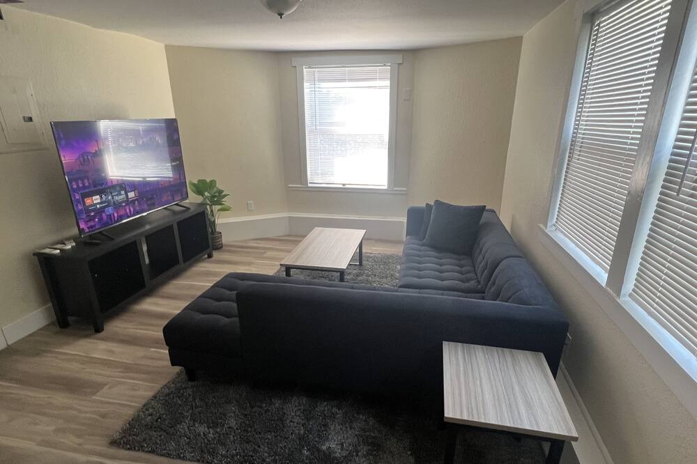 Photo of Livingroom in North Oak Park
