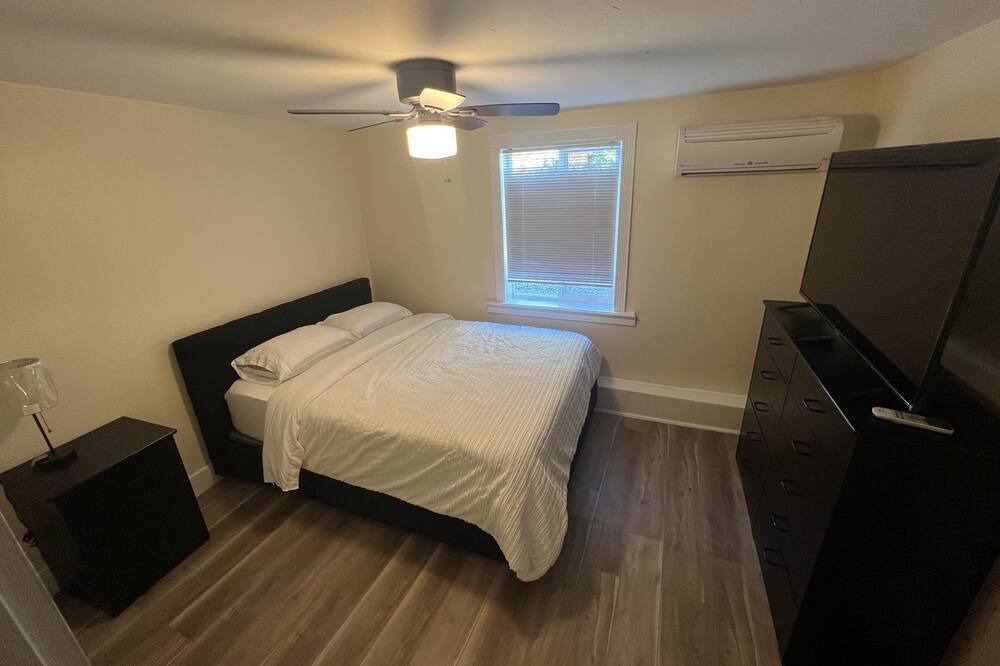 Photo of Bedroom in North Oak Park