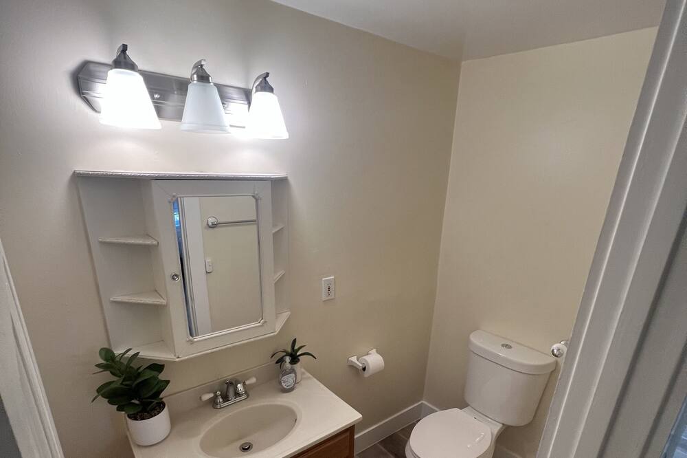 Photo of Bathroom in North Oak Park