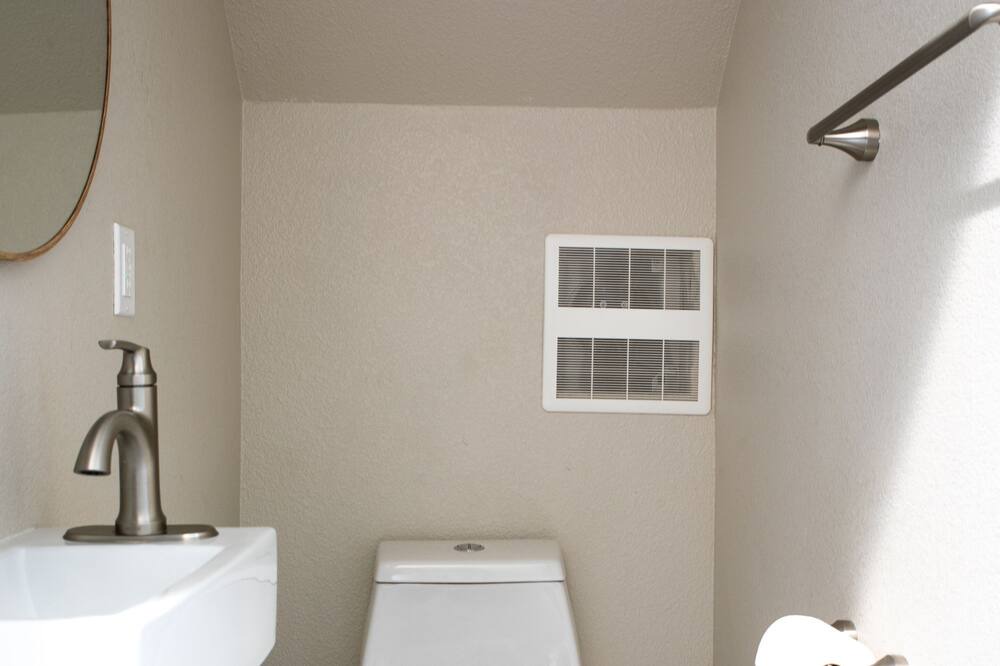 Photo of Bathroom in North Oak Park