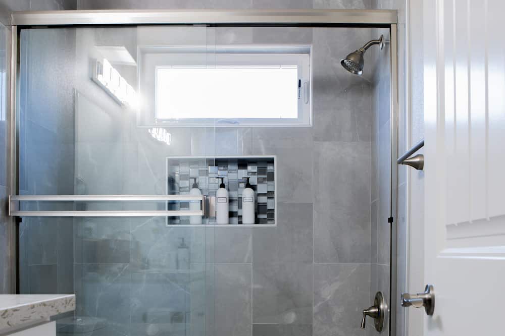 Photo of Bathroom in North Oak Park