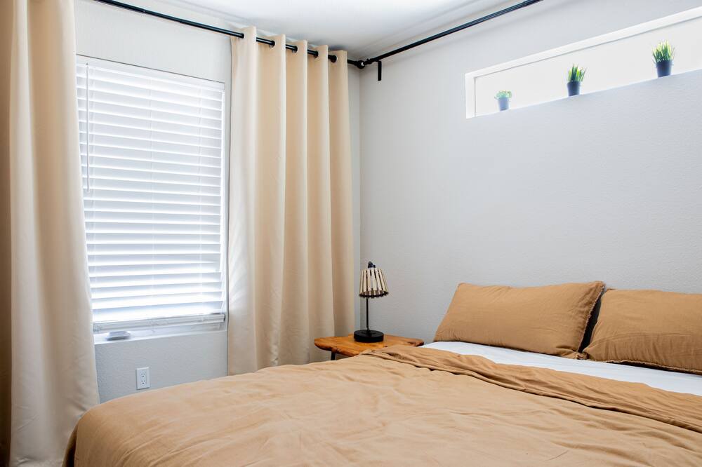 Photo of Bedroom in North Oak Park