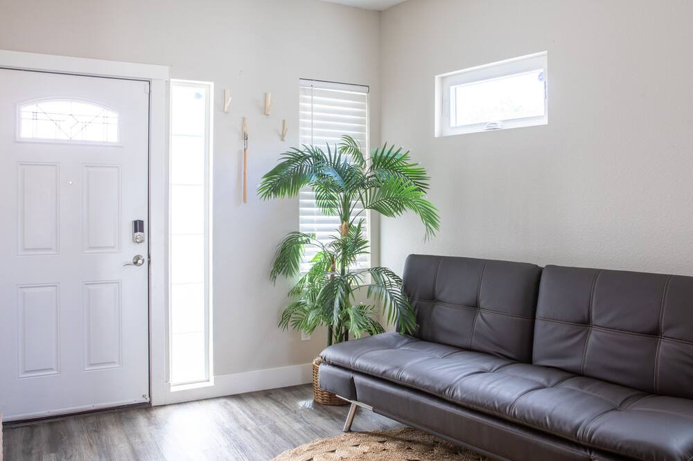 Photo of Livingroom in North Oak Park