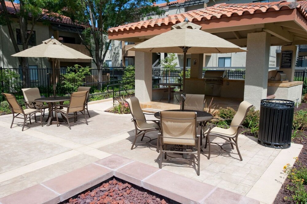 Photo of Patio Balcony in Shoreline West