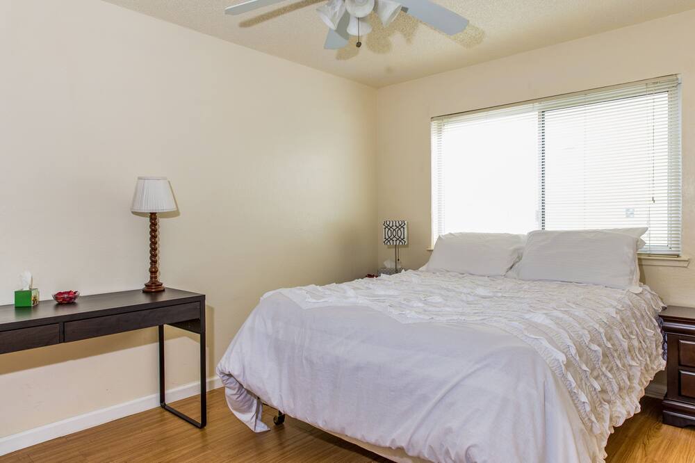 Photo of Bedroom in North Oak Park