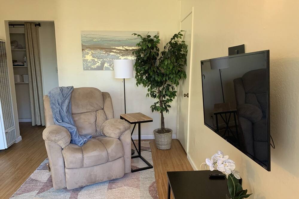 Photo of Livingroom in North Oak Park