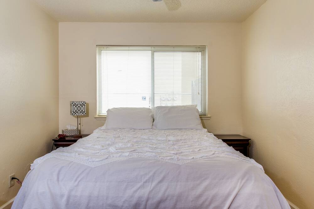 Photo of Bedroom in North Oak Park