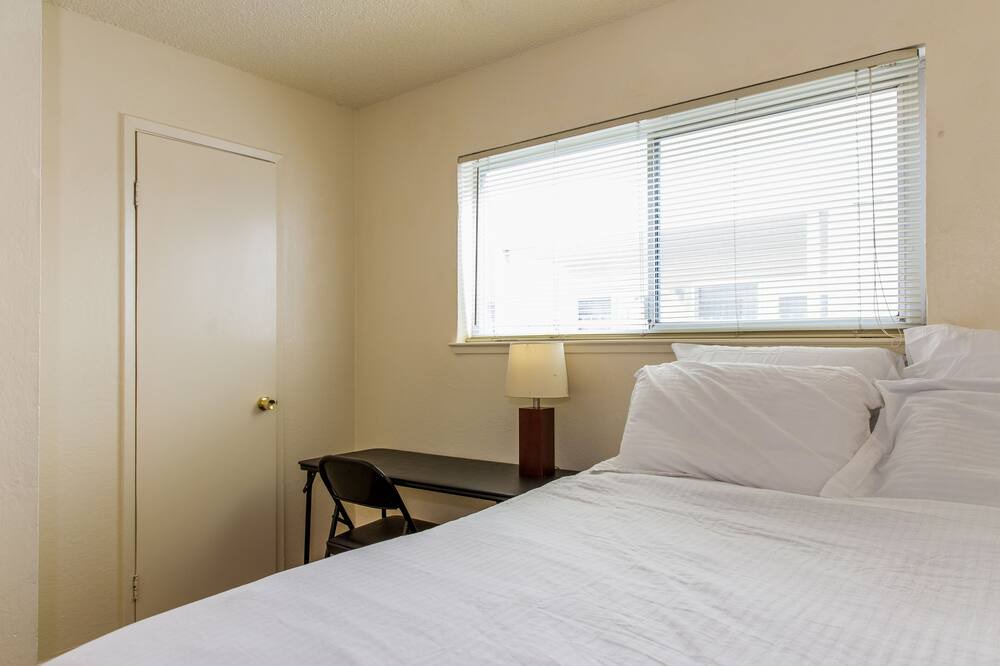 Photo of Bedroom in North Oak Park