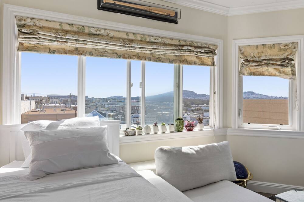 Photo of Bedroom in Outer Richmond