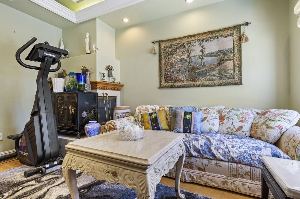 Photo of Livingroom in Outer Richmond