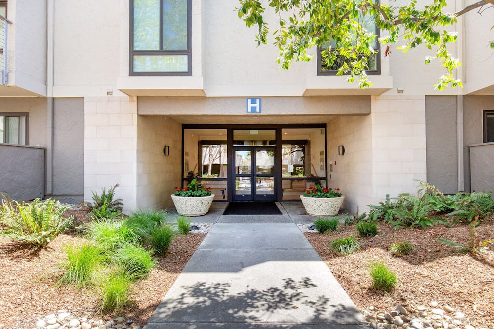 Photo of Outdoor in Sharon Heights