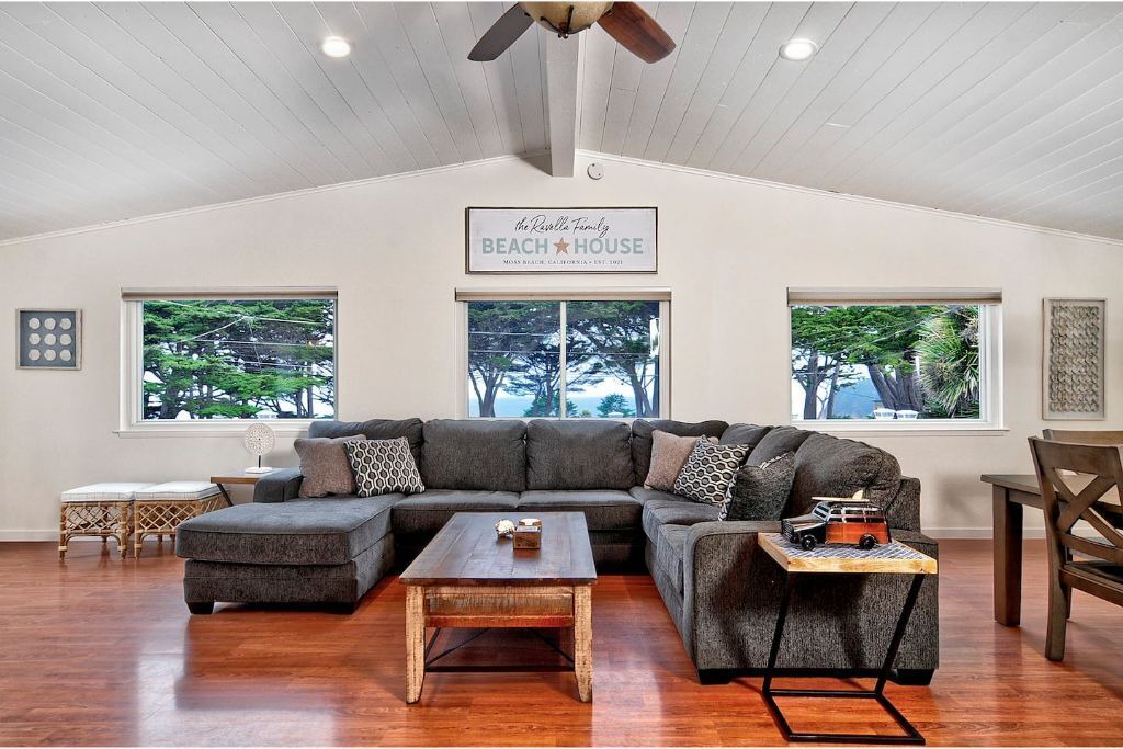 Photo of Livingroom in Moss Beach