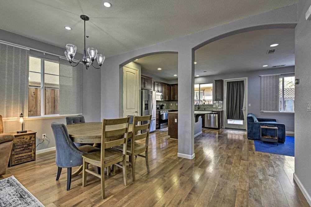 Photo of Livingroom in Pittsburg