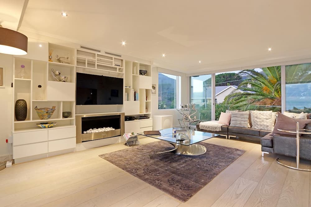 Photo of Livingroom in Camps Bay
