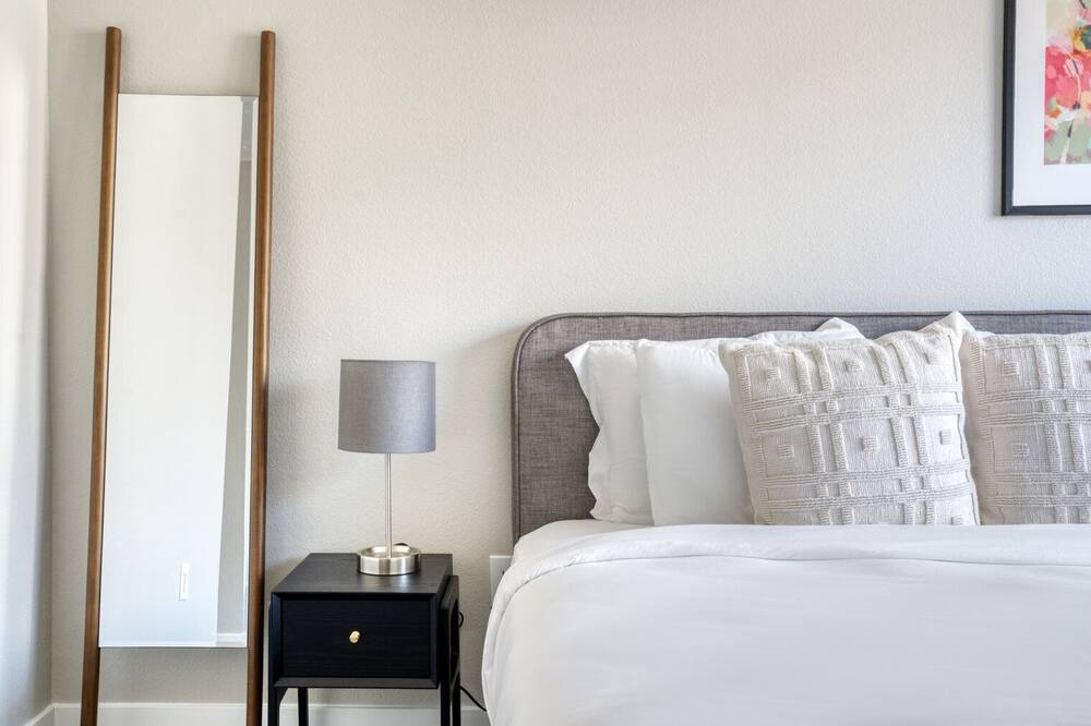 Photo of Bedroom in Emeryville