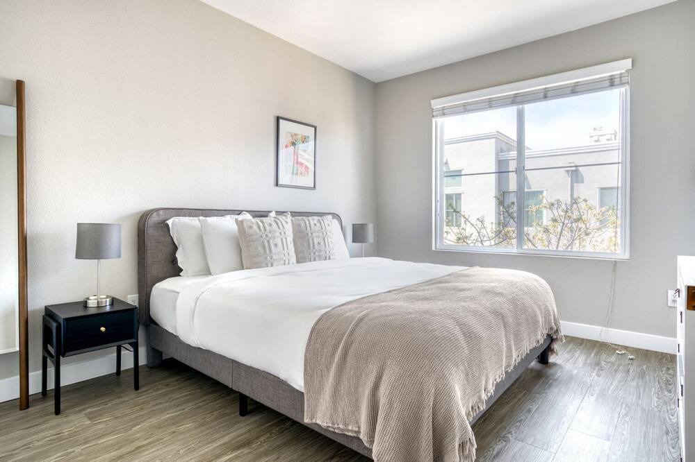 Photo of Bedroom in Emeryville