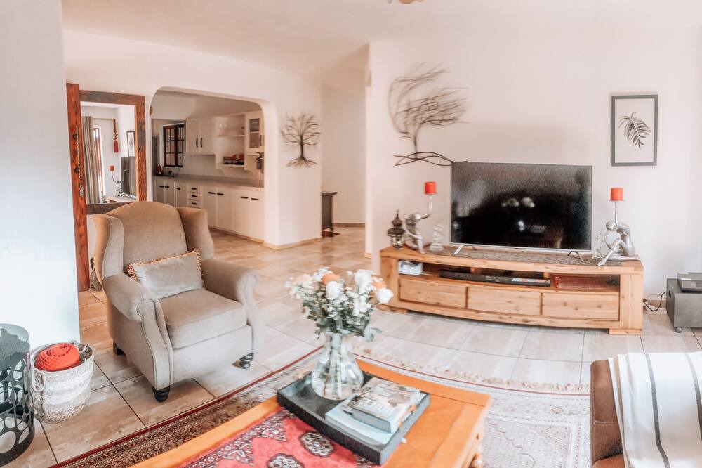 Photo of Livingroom in Faerie Glen