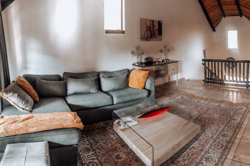 Photo of Livingroom in Faerie Glen