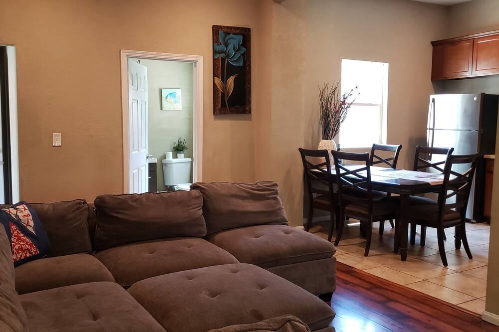 Photo of Livingroom in Sacramento