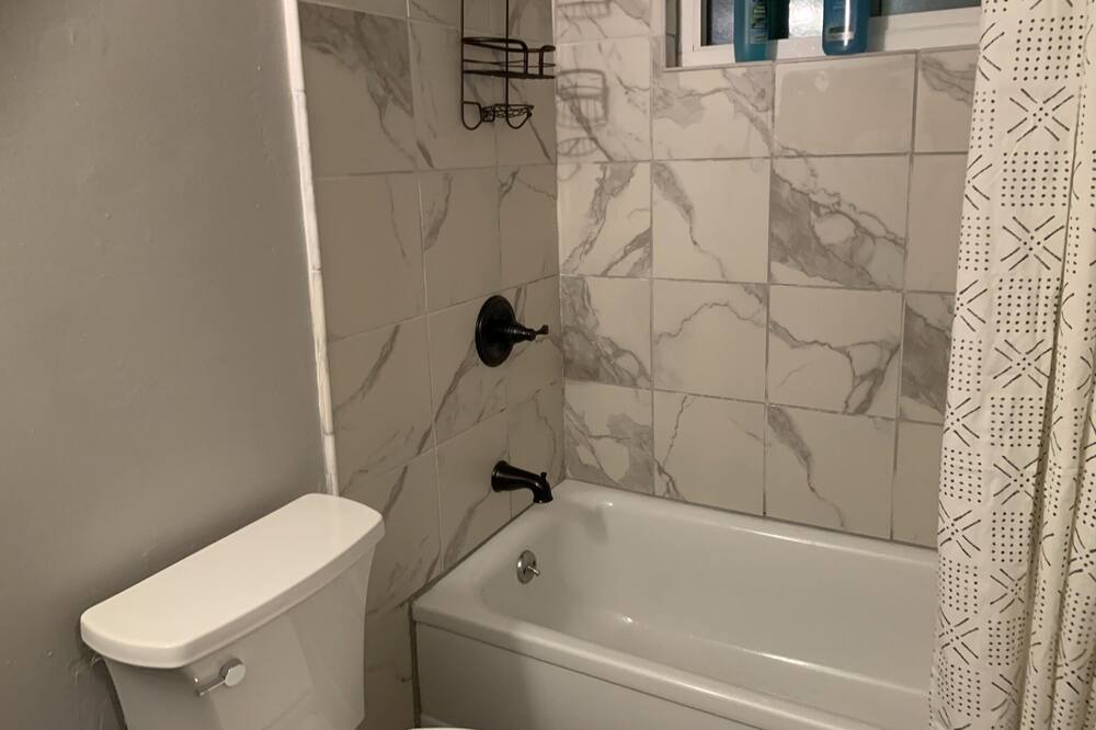 Photo of Bathroom in North Oak Park