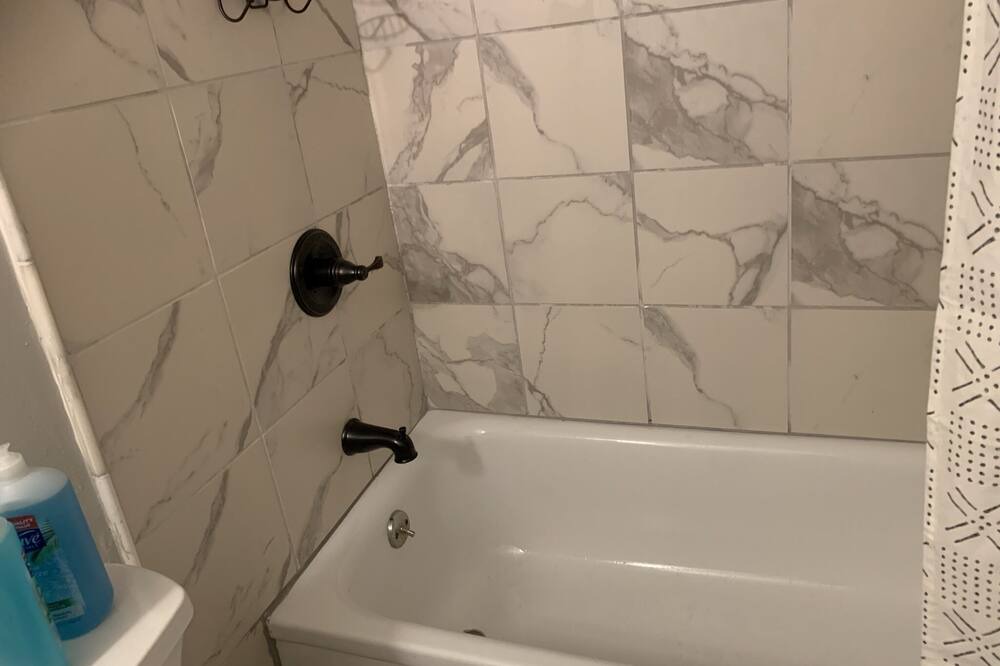 Photo of Bathroom in North Oak Park