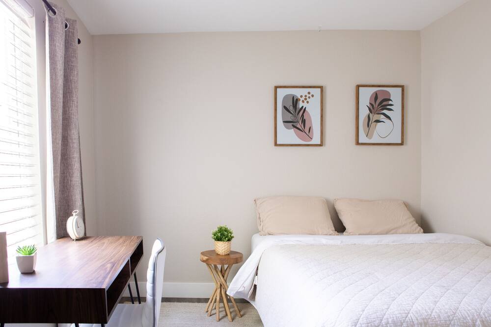 Photo of Bedroom in North Oak Park