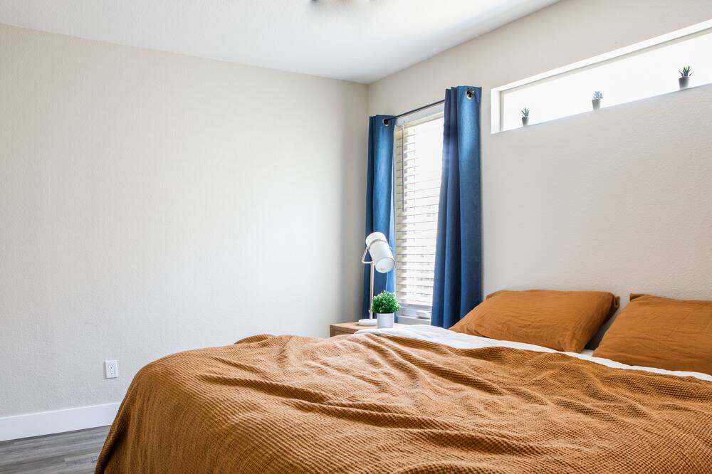 Photo of Bedroom in North Oak Park