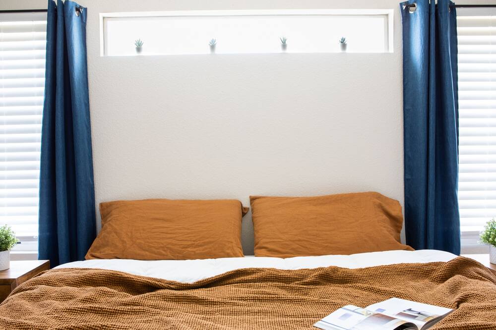 Photo of Bedroom in North Oak Park