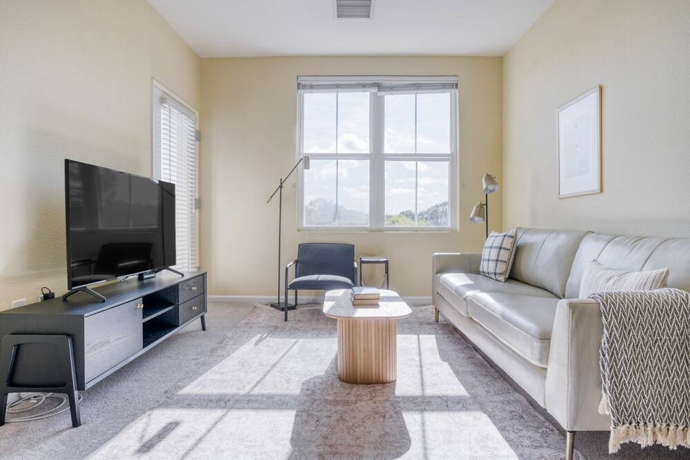 Photo of Livingroom in San Bruno