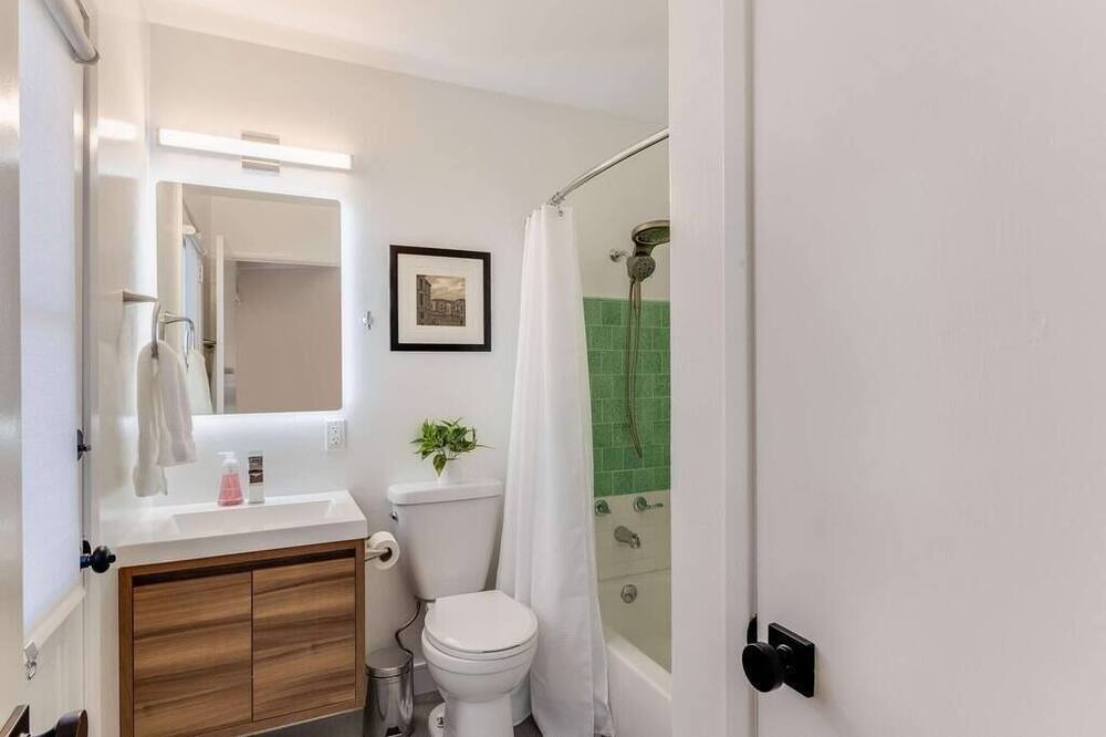 Photo of Bathroom in Shoreline West