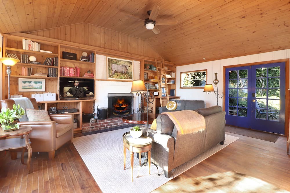 Photo of Bedroom in Jenner