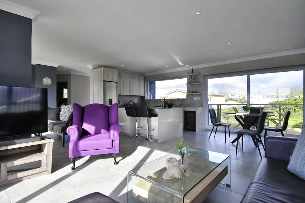 Photo of Livingroom in Pringle Bay